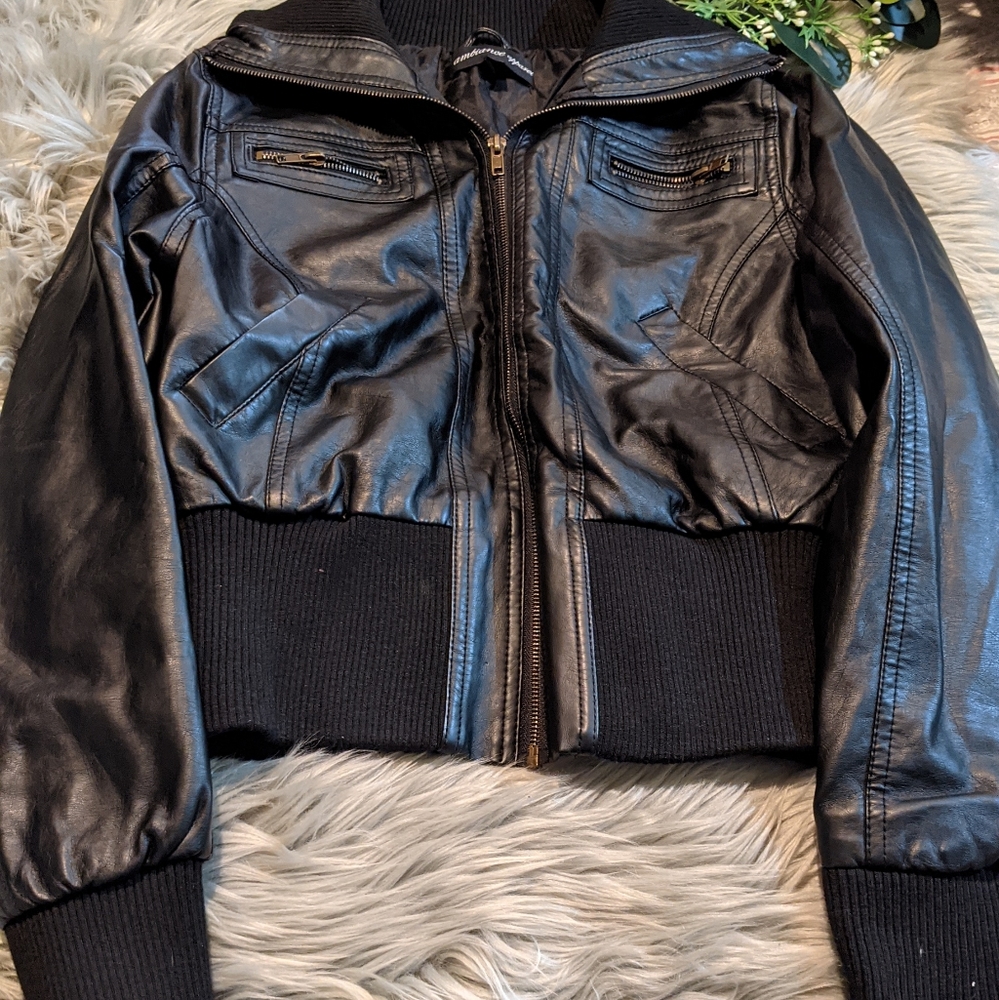 Cropped Leather Jacket L